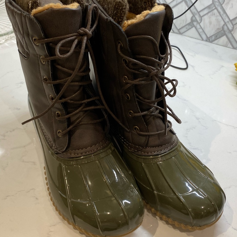 JustFab Duck boots size 9.5